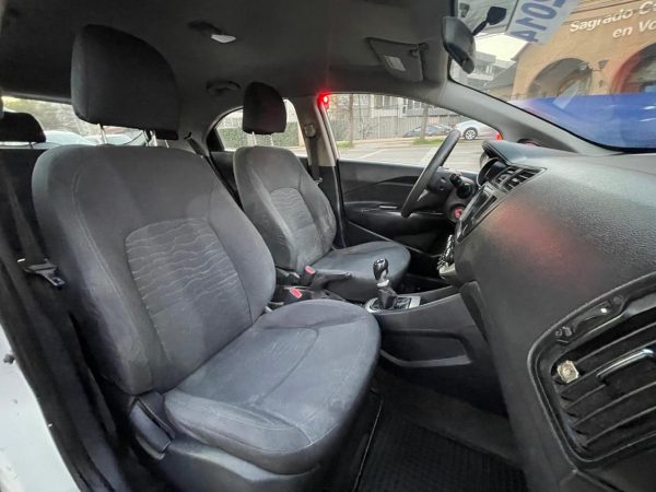 KIA RIO 5 EX 1.4 - Imagen 7