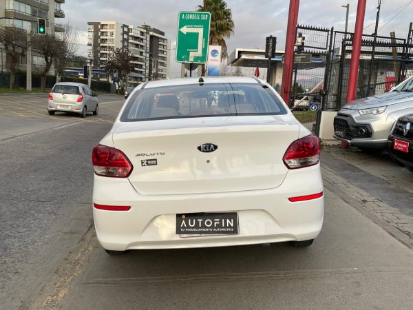 KIA SOLUTO LX 1.4 - Imagen 3