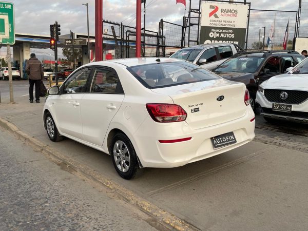 KIA SOLUTO LX 1.4 - Imagen 4