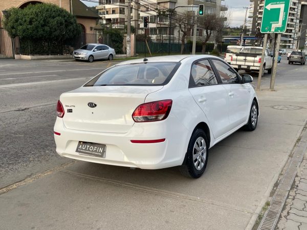 KIA SOLUTO LX 1.4 - Imagen 5