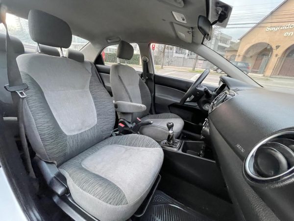 KIA SOLUTO LX 1.4 - Imagen 9