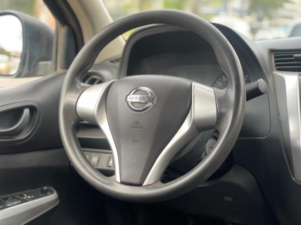NISSAN NP300 2.3 DIESEL 4X4 - Imagen 10